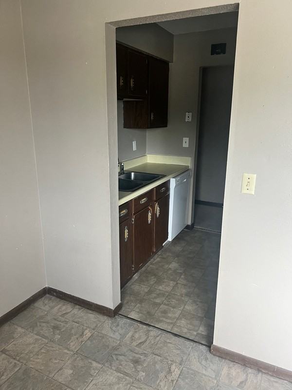 2951 9th St - Photo 3 of 8