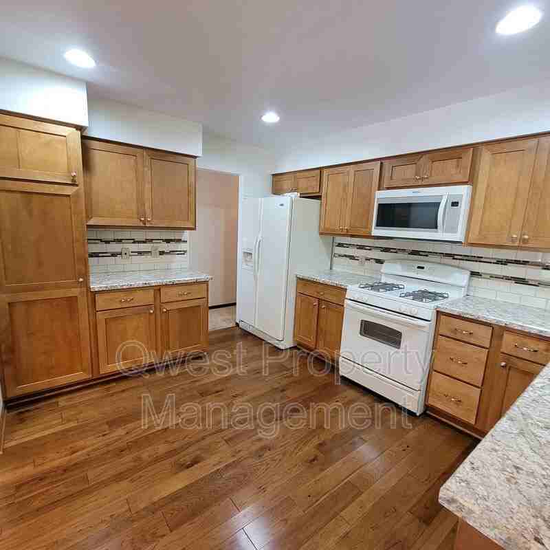 475 Adaway Ave Se - Photo 3 of 19