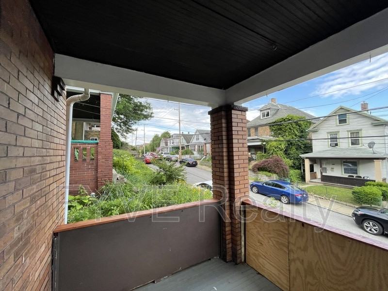 640 Pine St - Photo 3 of 50