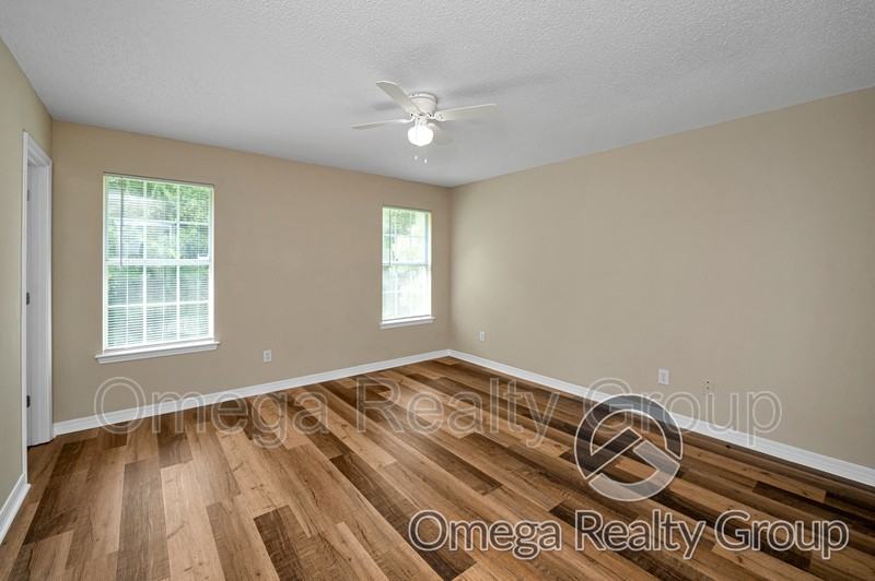 3020 Barlett Dr - Photo 6 of 38