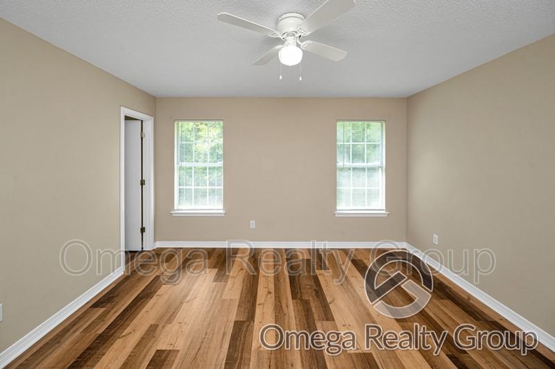 3020 Barlett Dr - Photo 7 of 38