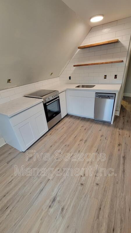 19 Fletcher Pl - Photo 2 of 23