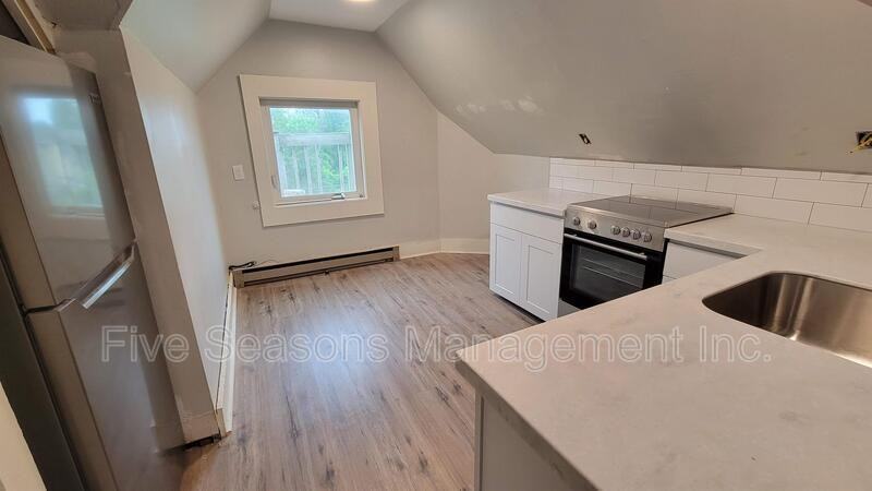19 Fletcher Pl - Photo 3 of 23