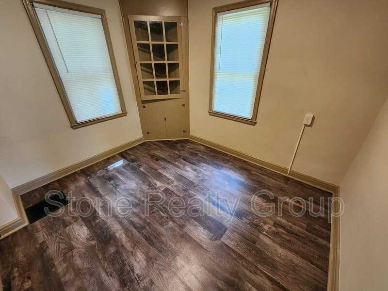 2811 Harrison Ave - Photo 2 of 9