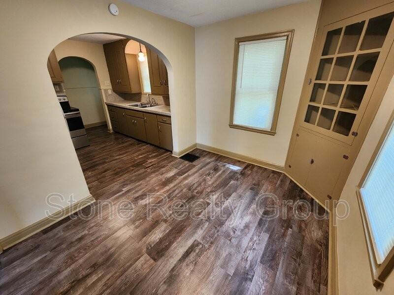 2811 Harrison Ave - Photo 3 of 9