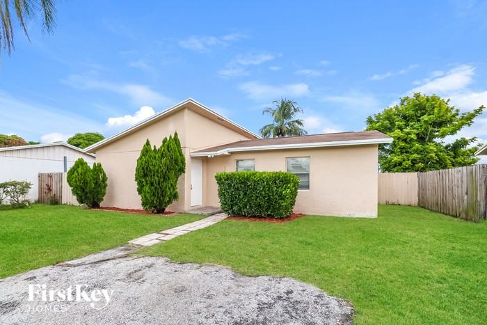 7701 Sw 7th Ct - Photo 2 of 17