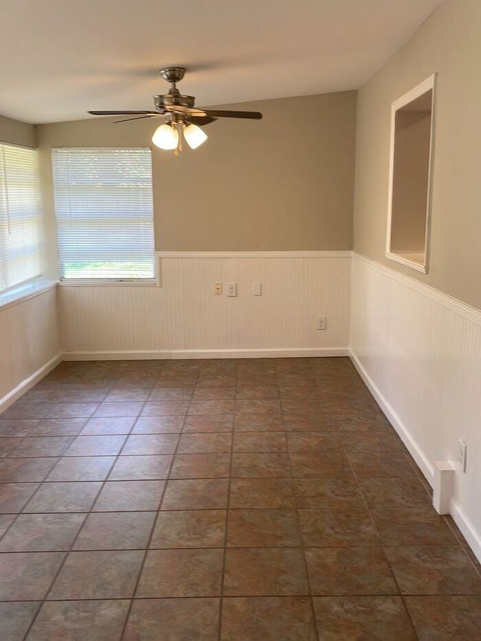 1703 Hazelhurst Dr - Photo 2 of 5