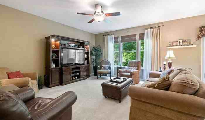 2441 Deer Point Dr - Photo 2 of 7