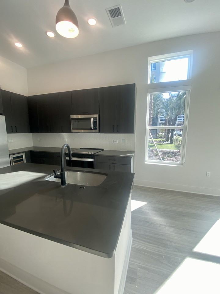 601 N 12th St #102 - Photo 3 of 18