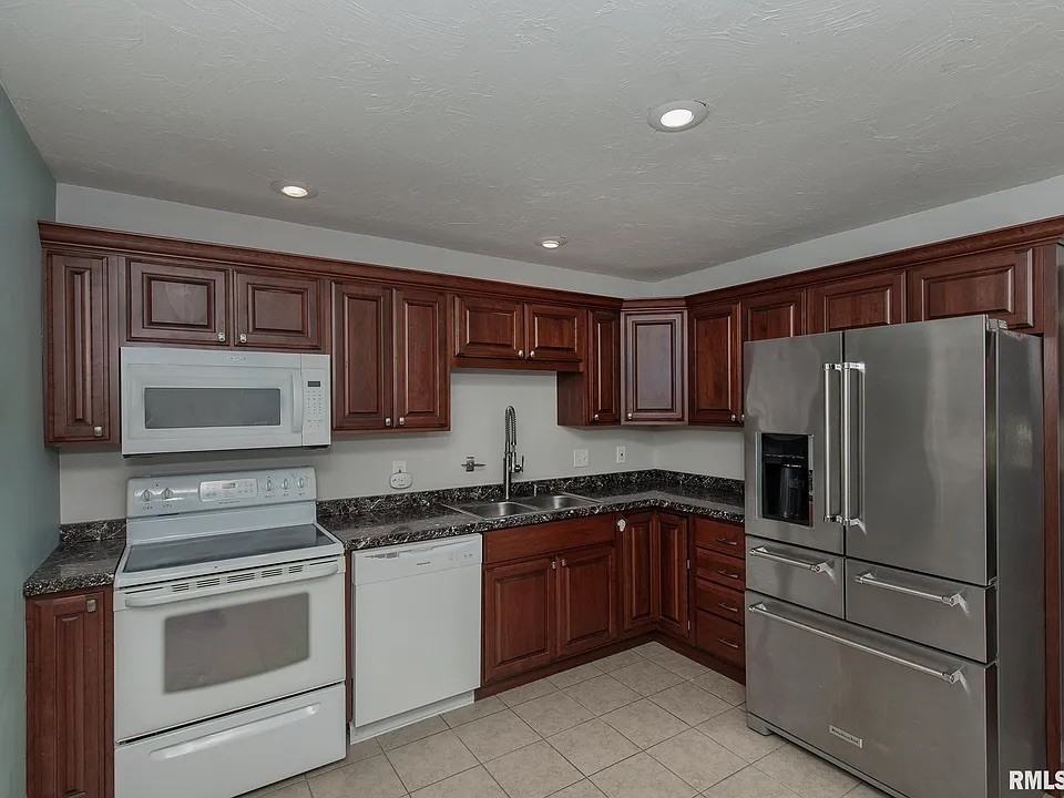 927 31st St #NA - Photo 3 of 21