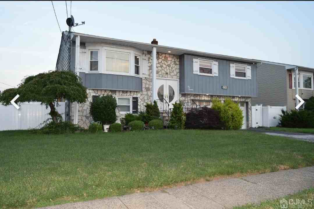 200 Rosewood Lane - Photo 2 of 2