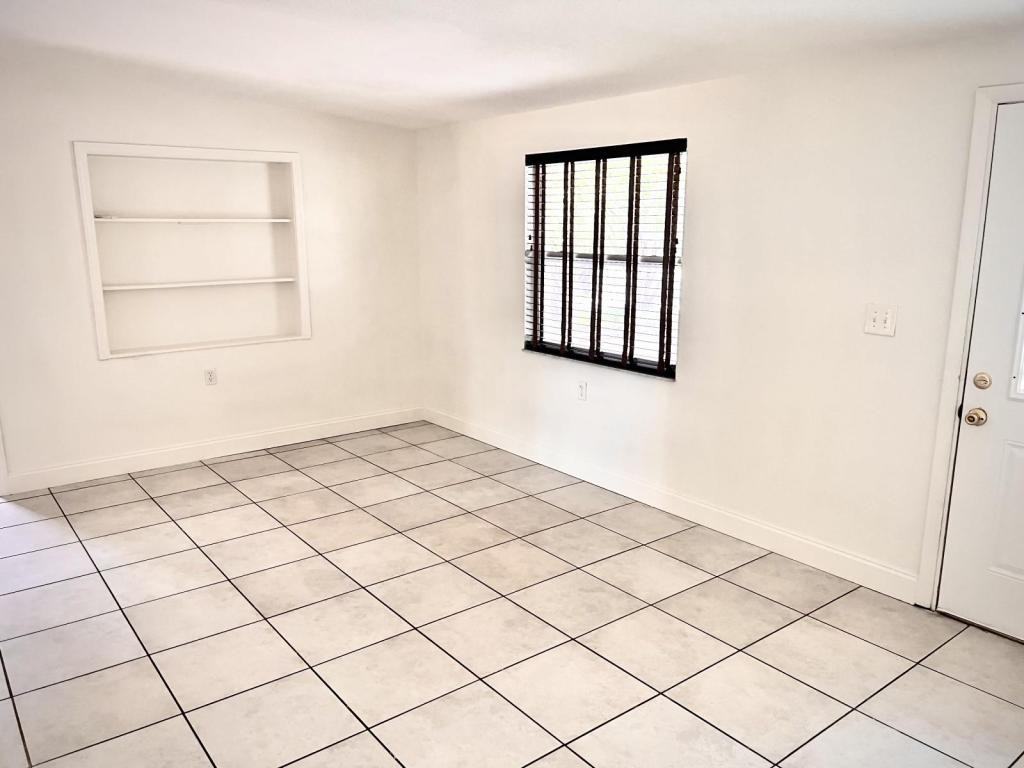 610 Northmoor Ave N - Photo 3 of 14