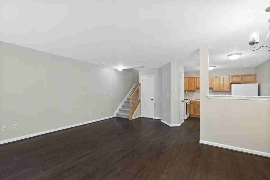 3011 3011 #107 Barrymore Street - Photo 5 of 33