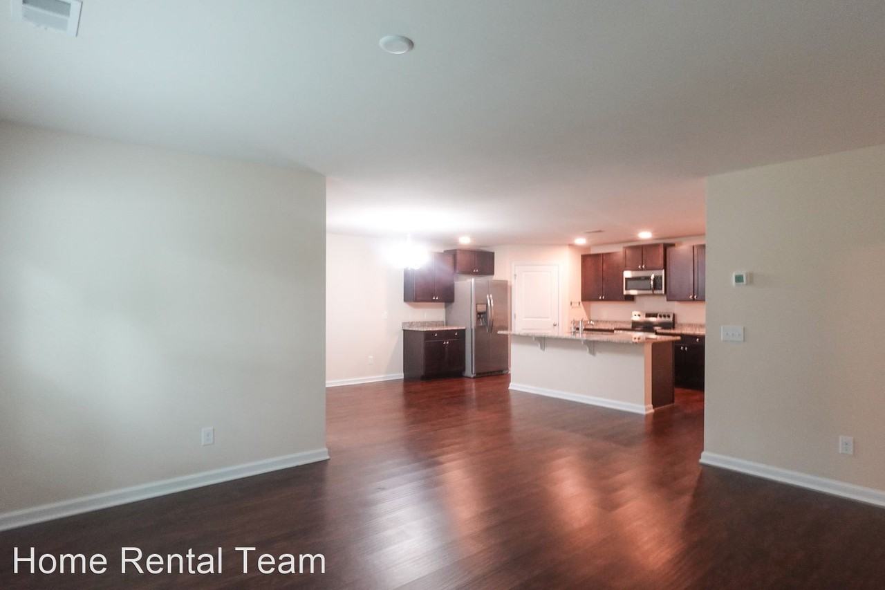 44 44 Hawkhorn Ct - Photo 3 of 32