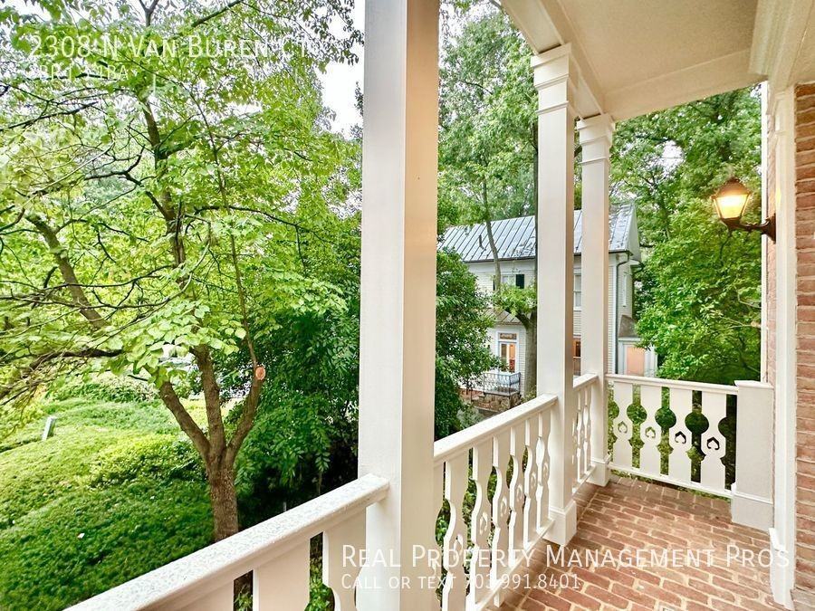 2308 N Van Buren Ct - Photo 2 of 34