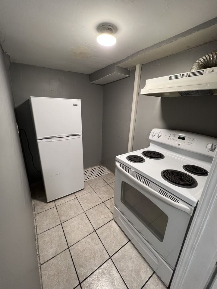 3421 W 51st St #BS - Photo 3 of 6