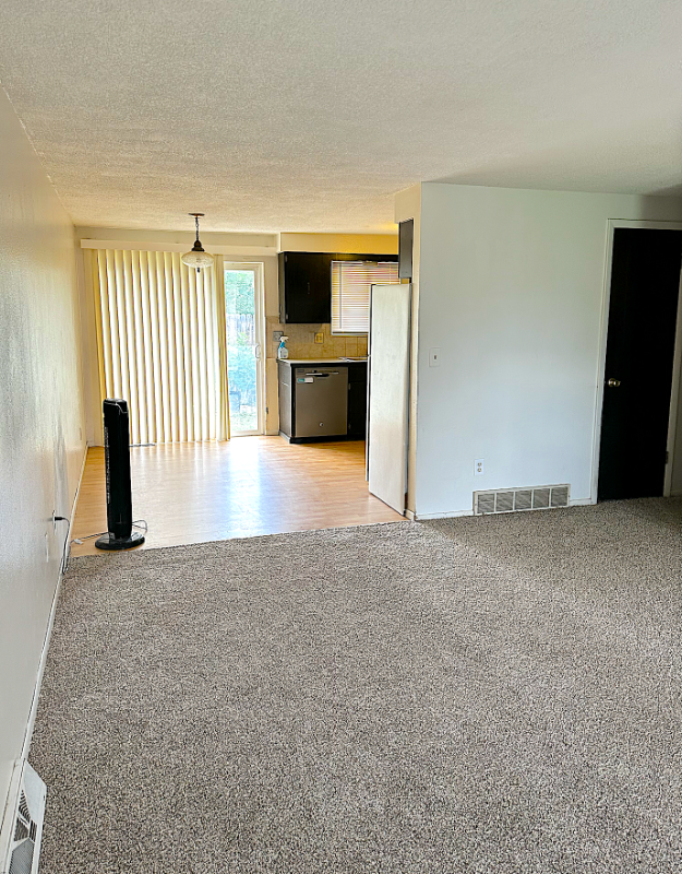 1405 E 16th St #A - Photo 4 of 21