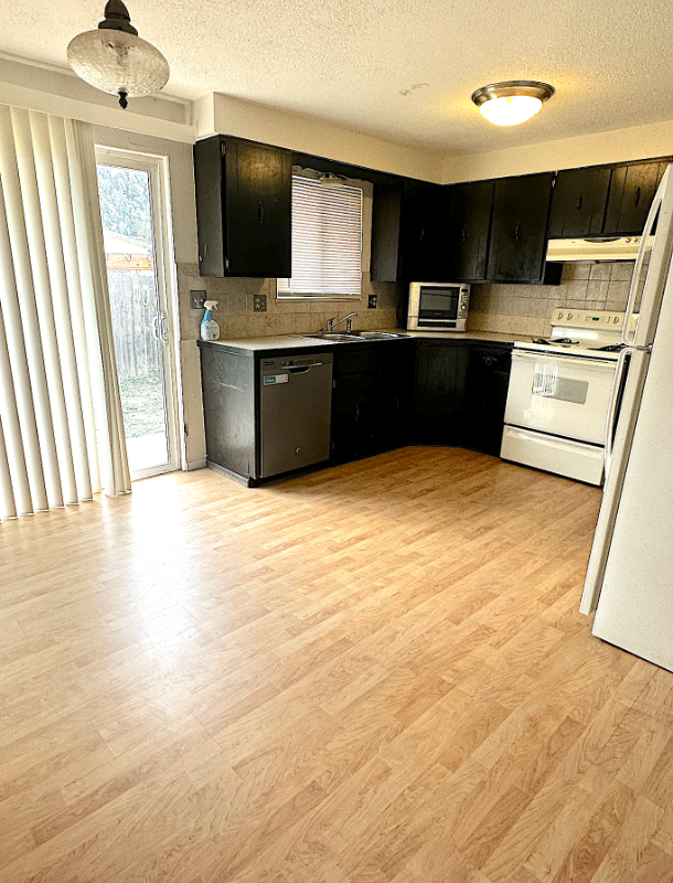 1405 E 16th St #A - Photo 5 of 21