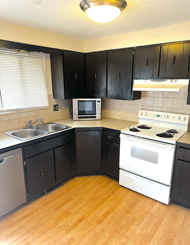 1405 E 16th St #A - Photo 6 of 21