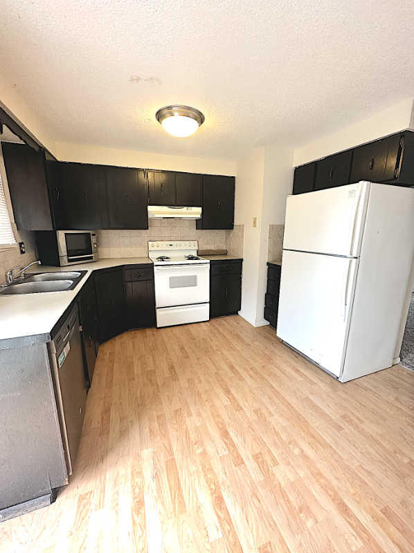 1405 E 16th St #A - Photo 7 of 21