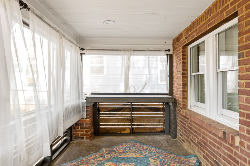 1606 Elleby Rd Se - Photo 2 of 10
