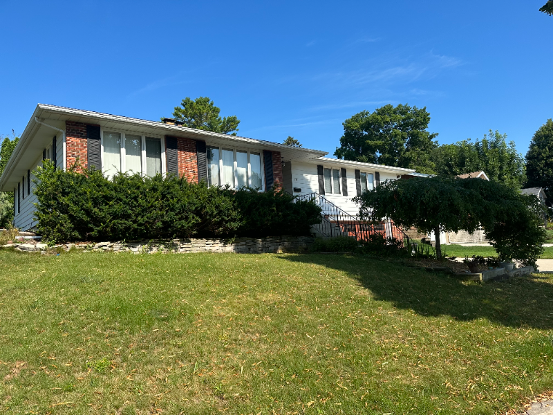 702 Fairway Dr - Photo 3 of 29