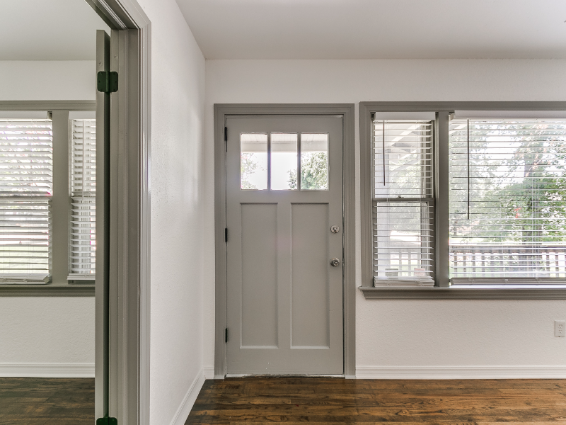 1541 Nw 43rd St - Photo 2 of 35