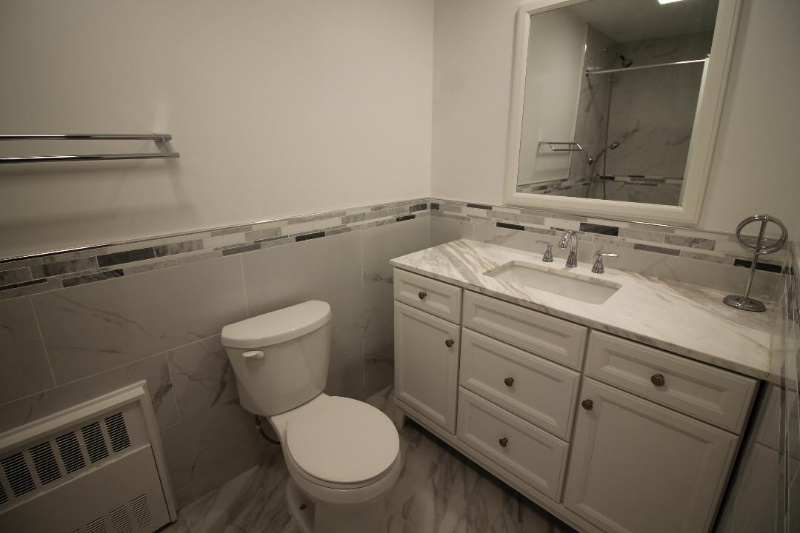 410 72nd St #1 - Photo 3 of 9