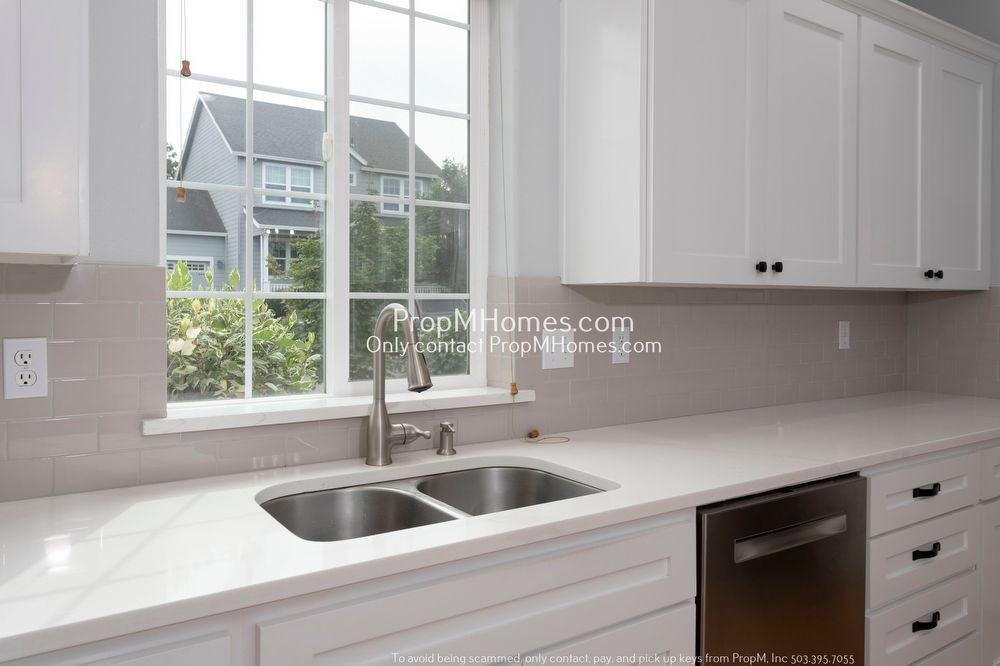 14376 Emily Pl - Photo 3 of 28