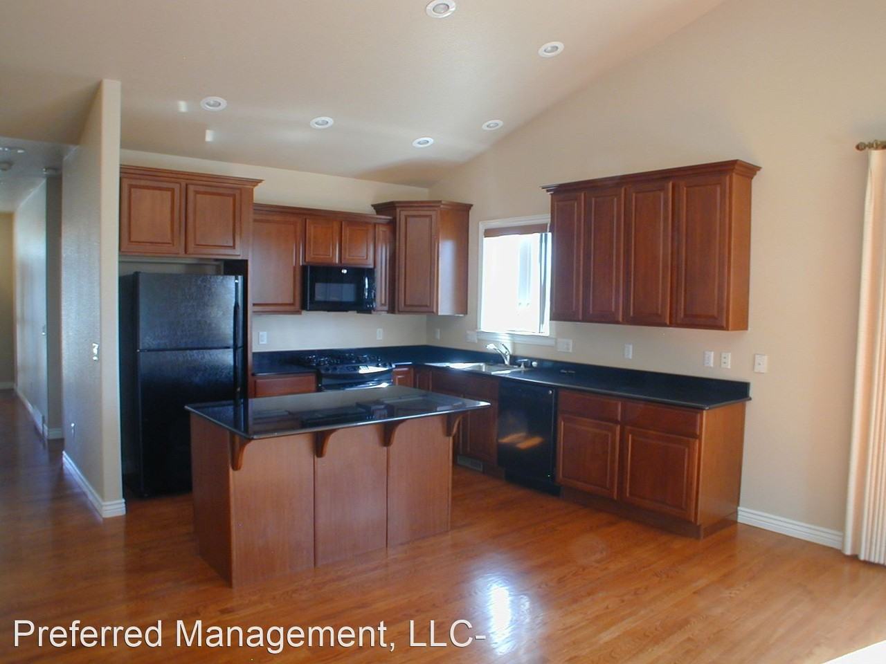 400 Sterling Dr - Photo 3 of 28