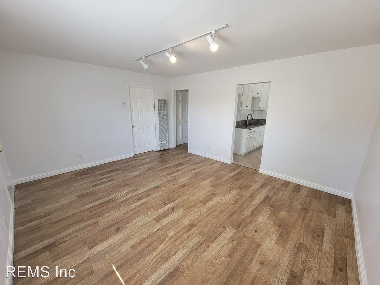 15340/40.5 AVIS AVENUE - Photo 2 of 10