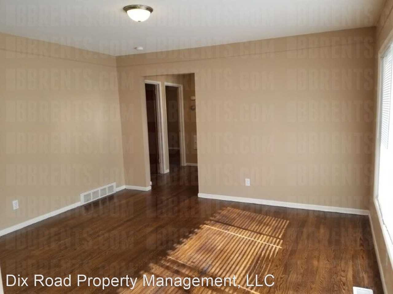 5441 Bayside Dr - Photo 3 of 12