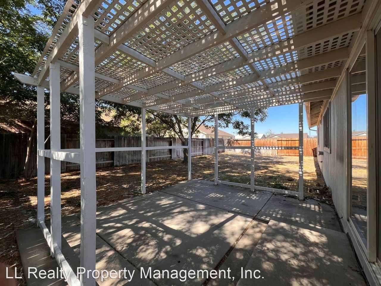 403 Amanda Way - Photo 2 of 20
