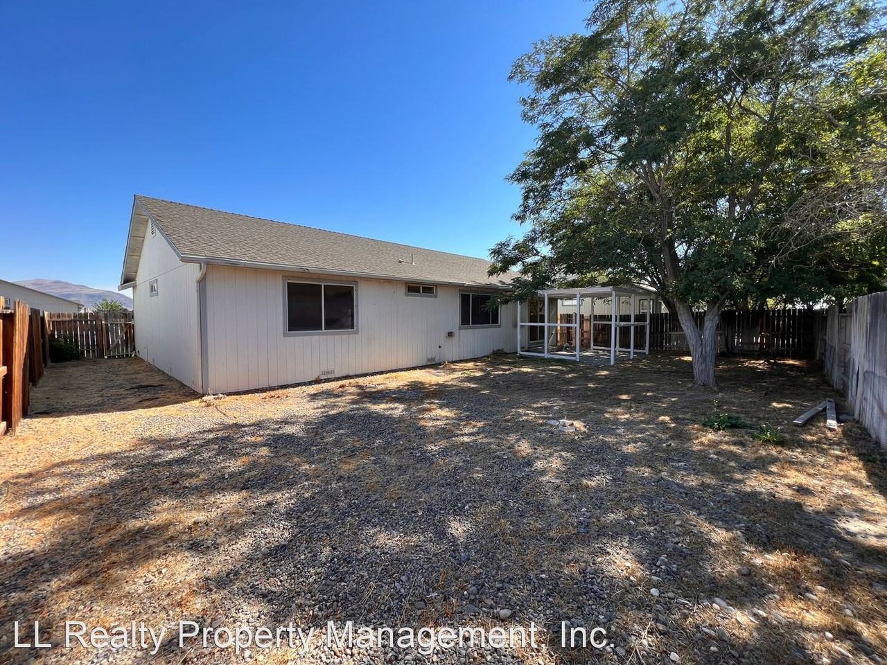 403 Amanda Way - Photo 3 of 20