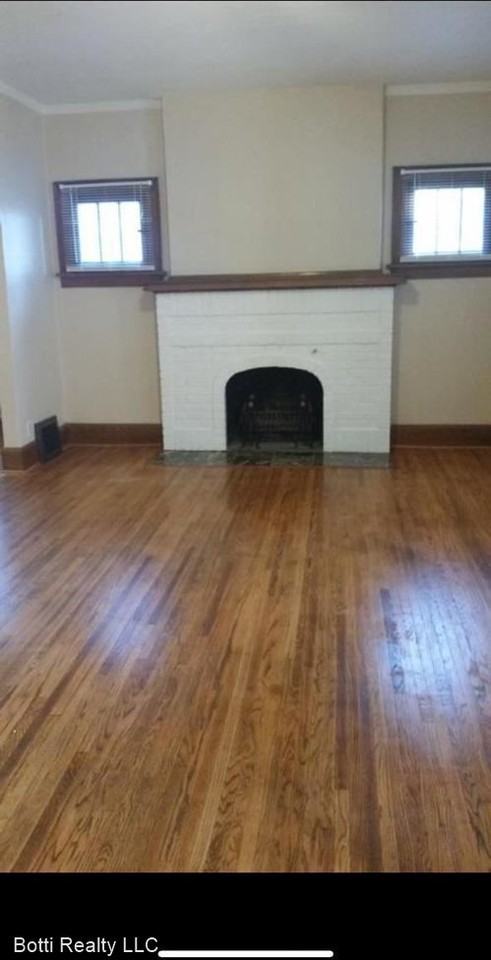 1619 N Court St - Photo 2 of 7