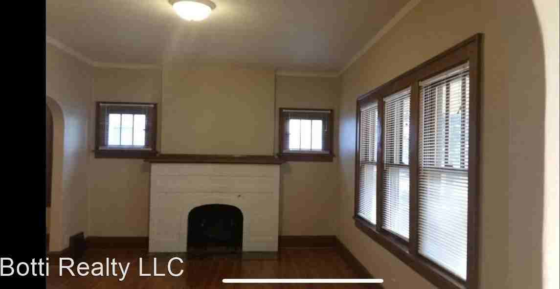 1619 N Court St - Photo 3 of 7