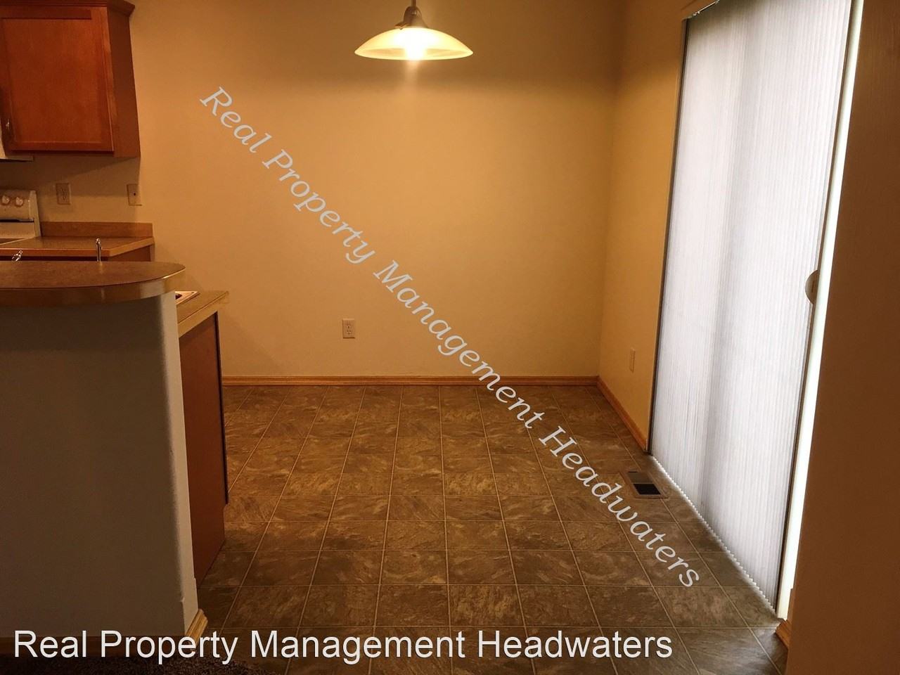 590 Janet St - Photo 3 of 23