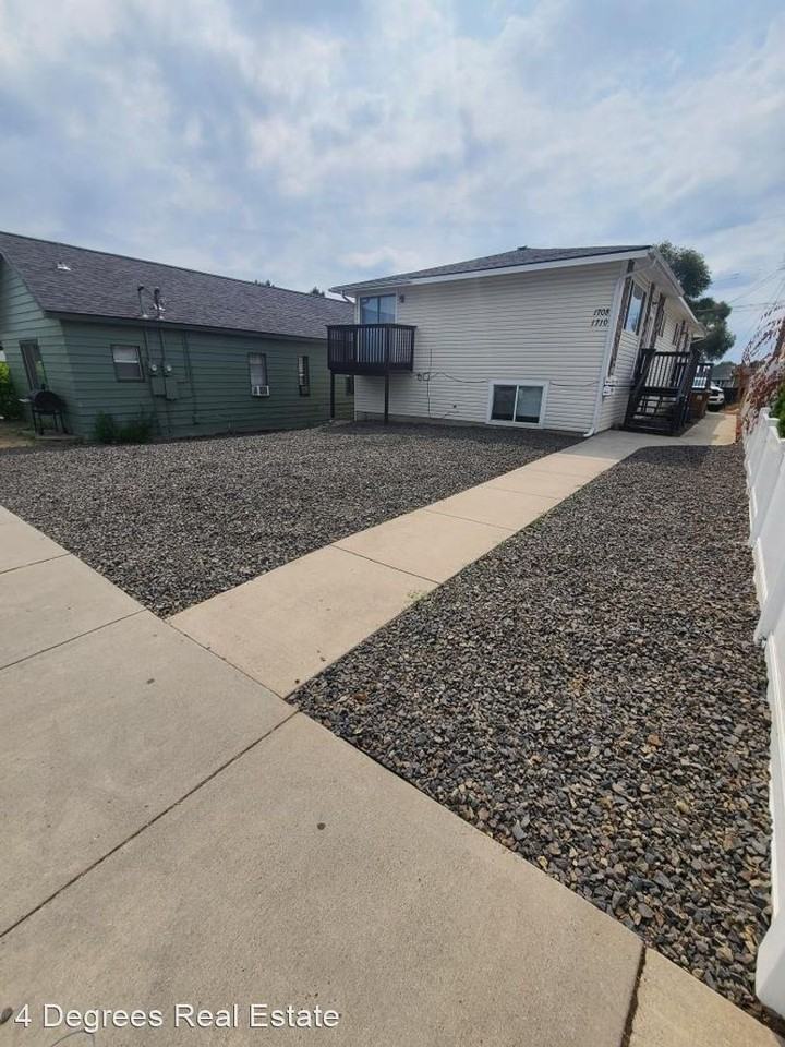 1708 1710 E Sanson Ave Apartments in Nevada Lidgerwood, Spokane, WA