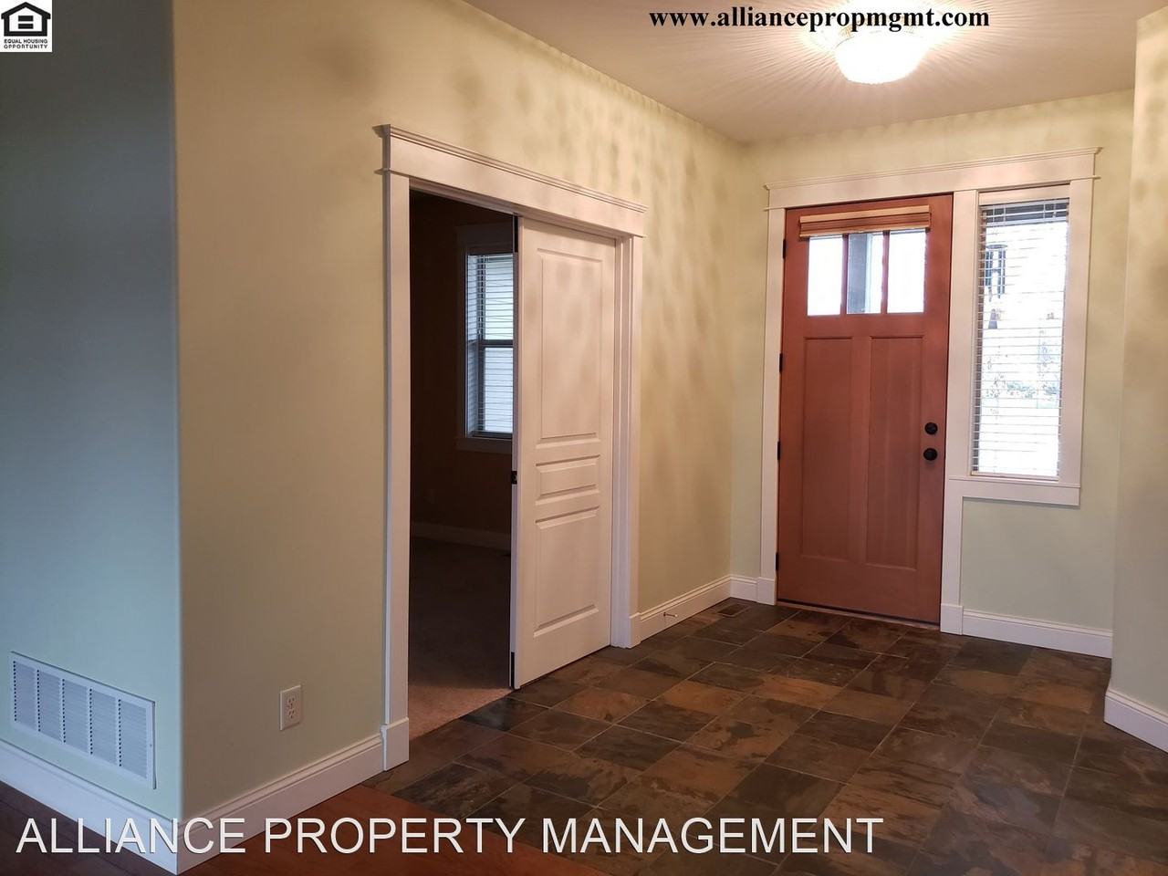 470 Cedar Wood Cir - Photo 3 of 17