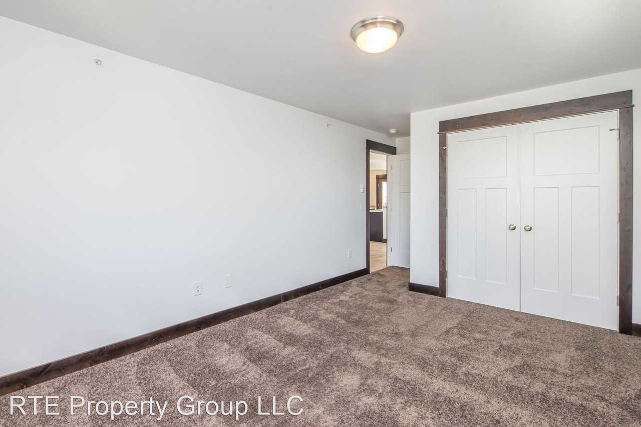 1140 Rosa Way - Photo 2 of 17