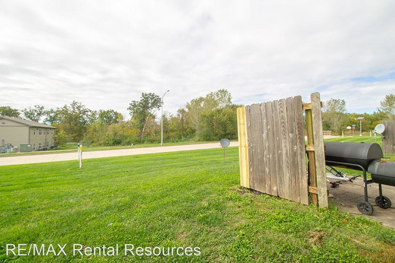5309-5311 Currituck Lane - Photo 2 of 33