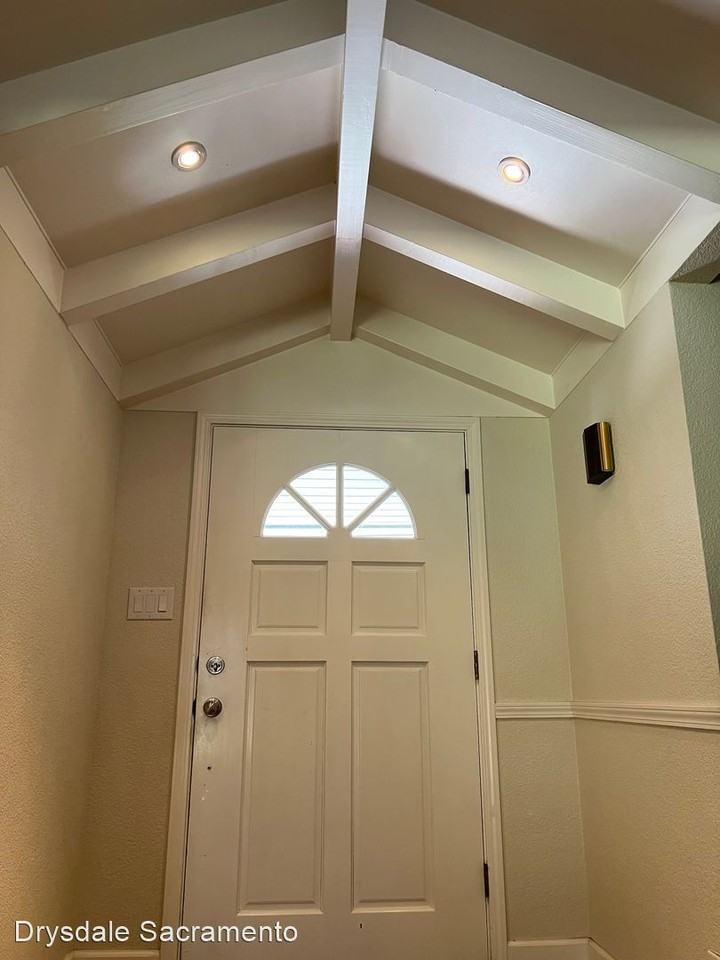 3115 Sierra Oaks Dr - Photo 2 of 31