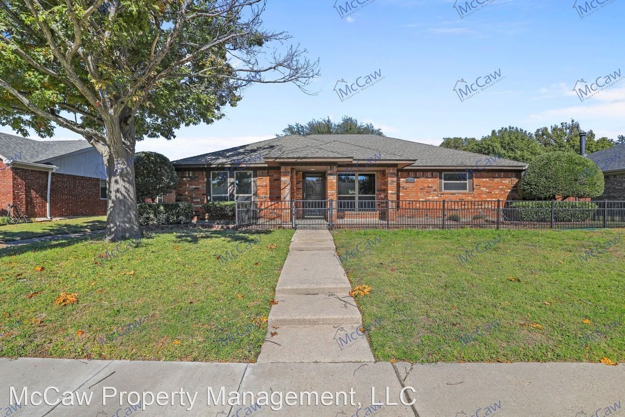 809 Baxter Dr - Photo 2 of 18
