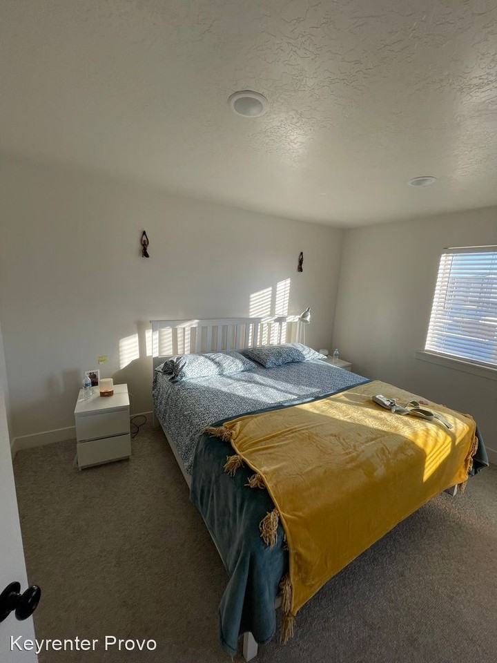 1058 E 1300 S - Photo 3 of 14