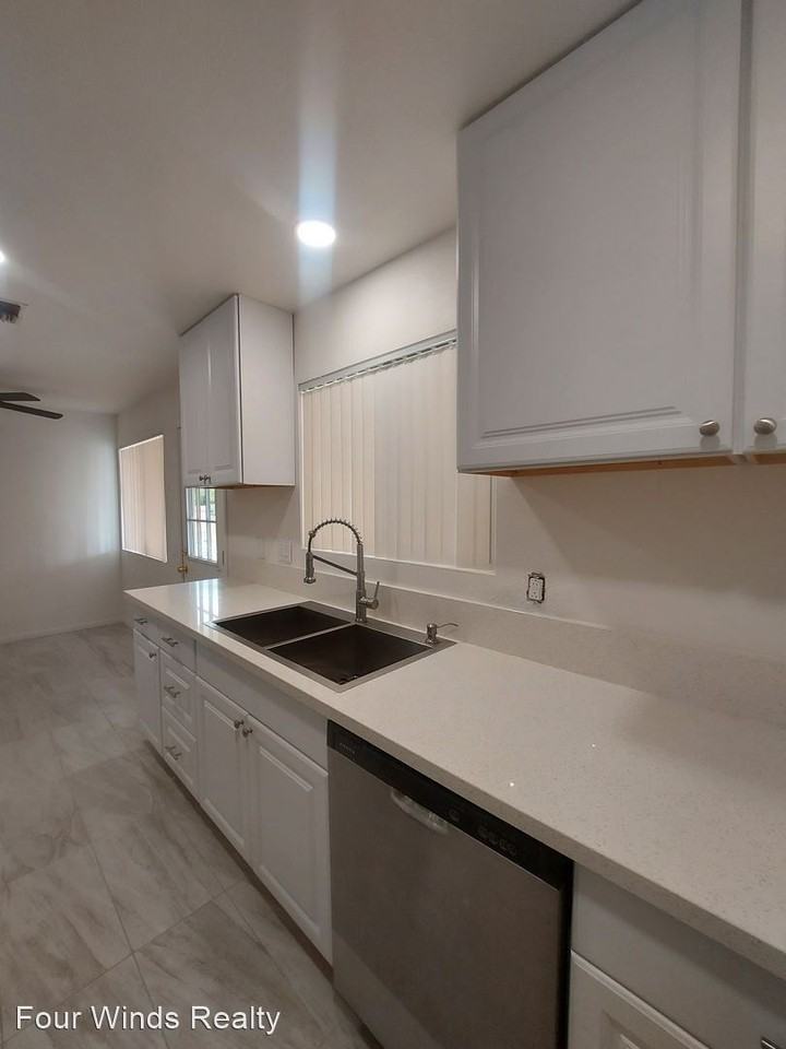 15622 Avenida Monteflora - Photo 2 of 9