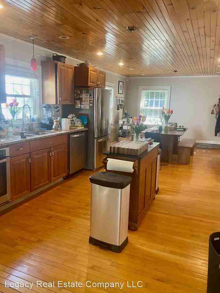 18 Chace Dr - Photo 2 of 11