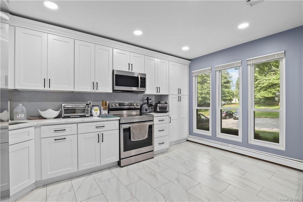 76 Villa Dr - Photo 3 of 15