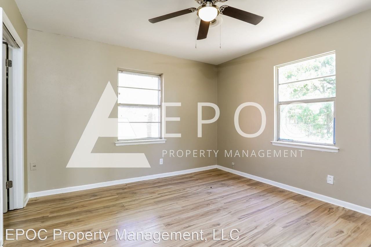 1401 Duvall Dr - Photo 3 of 36