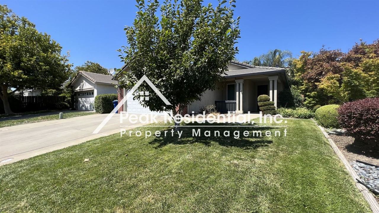 949 Rathbone Cir - Photo 3 of 40