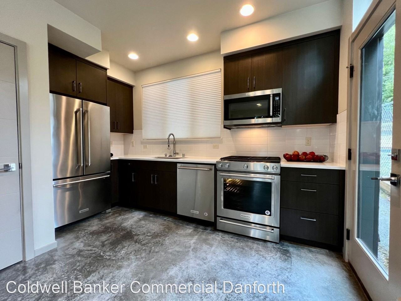 5008B Fauntleroy Way Sw - Photo 2 of 17